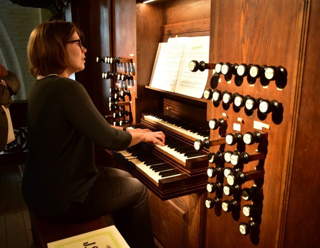 Tannie van Loon verzorgde het slotconcert op het Smits-orgel van de Petrusbasiliek in Oirschot op zaterdag 27 september 2025